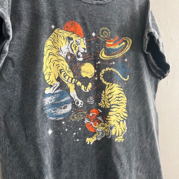 Caution to the wind Tiger/planet tshirt dress size small - Picture 2 of 3
